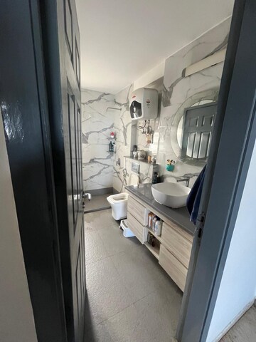 Attached Bathroom in 2.5 BHK Apartment at Unitech Harmony, Sector 50 – for Rent