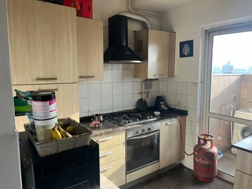 Kitchen in 2.5 BHK Apartment at Unitech Harmony, Sector 50 – for Rent