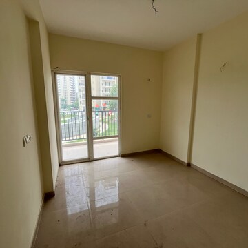 Room in 3 BHK Apartment at GLS Arawali Homes Phase 2, Sohna Sector 4 – for Rent