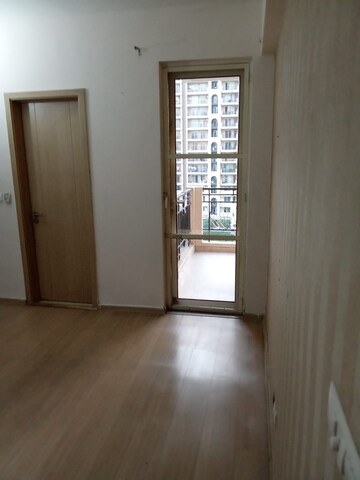 Room in 2 BHK Apartment at Zara Aavaas, Sector 104 – for Rent