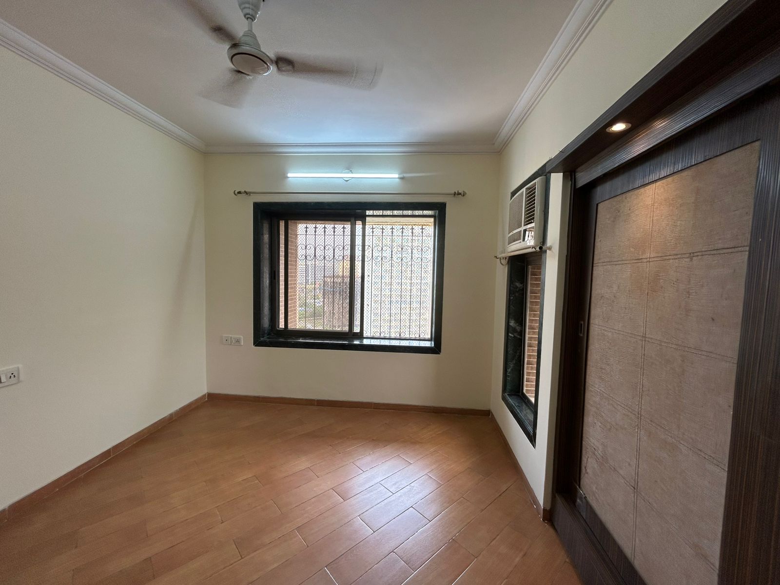 3 BHK + Pooja Room 1000 Sq.Ft. Apartment in Regency Towers