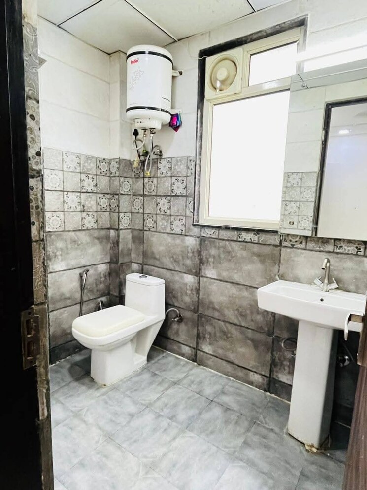 Bathroom, saket 1 RK 400 Sq.Ft. Builder Floor In Saket Delhi 9024148