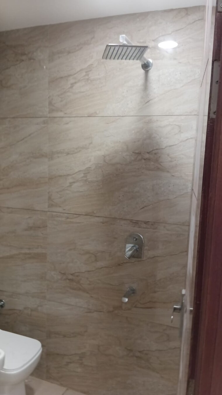 Bathroom, maidan garhi 2 Bedroom 75 Sq.Yd. Builder Floor In Maidan Garhi Delhi 9024239