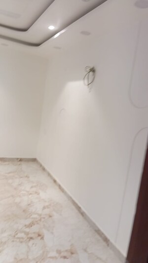 Room in 2 BHK Builder Floor at Maidan Garhi – for Sale