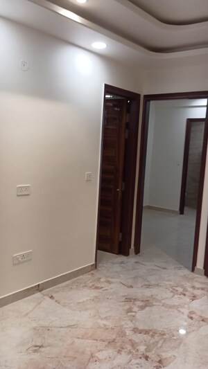 Room in 2 BHK Builder Floor at Maidan Garhi – for Sale