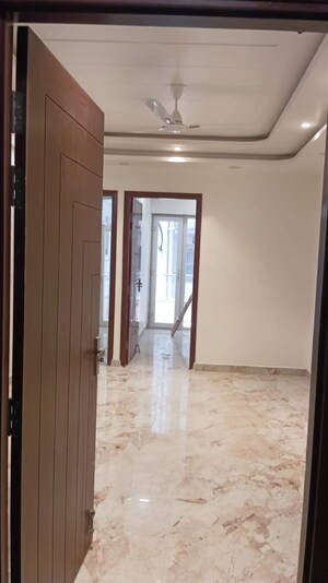 Room in 2 BHK Builder Floor at Maidan Garhi – for Sale