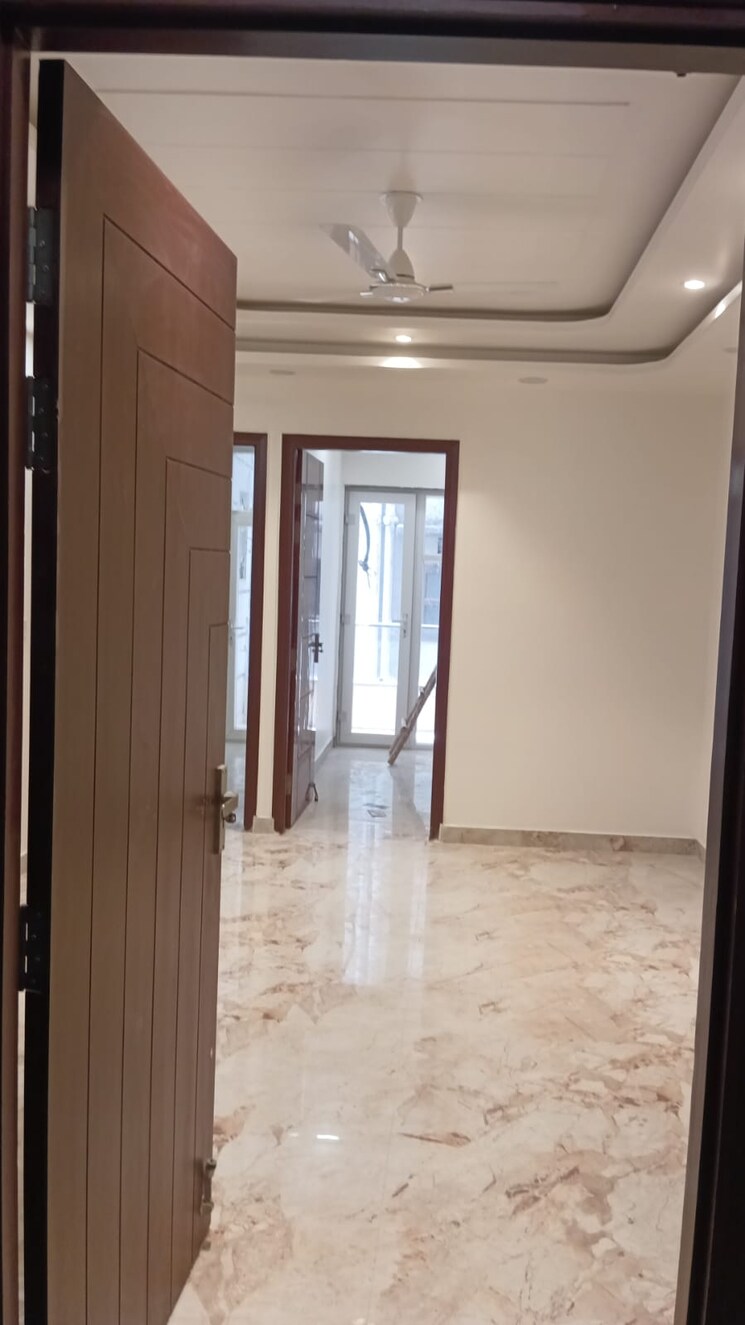 Room, maidan garhi 2 Bedroom 75 Sq.Yd. Builder Floor In Maidan Garhi Delhi 9024239