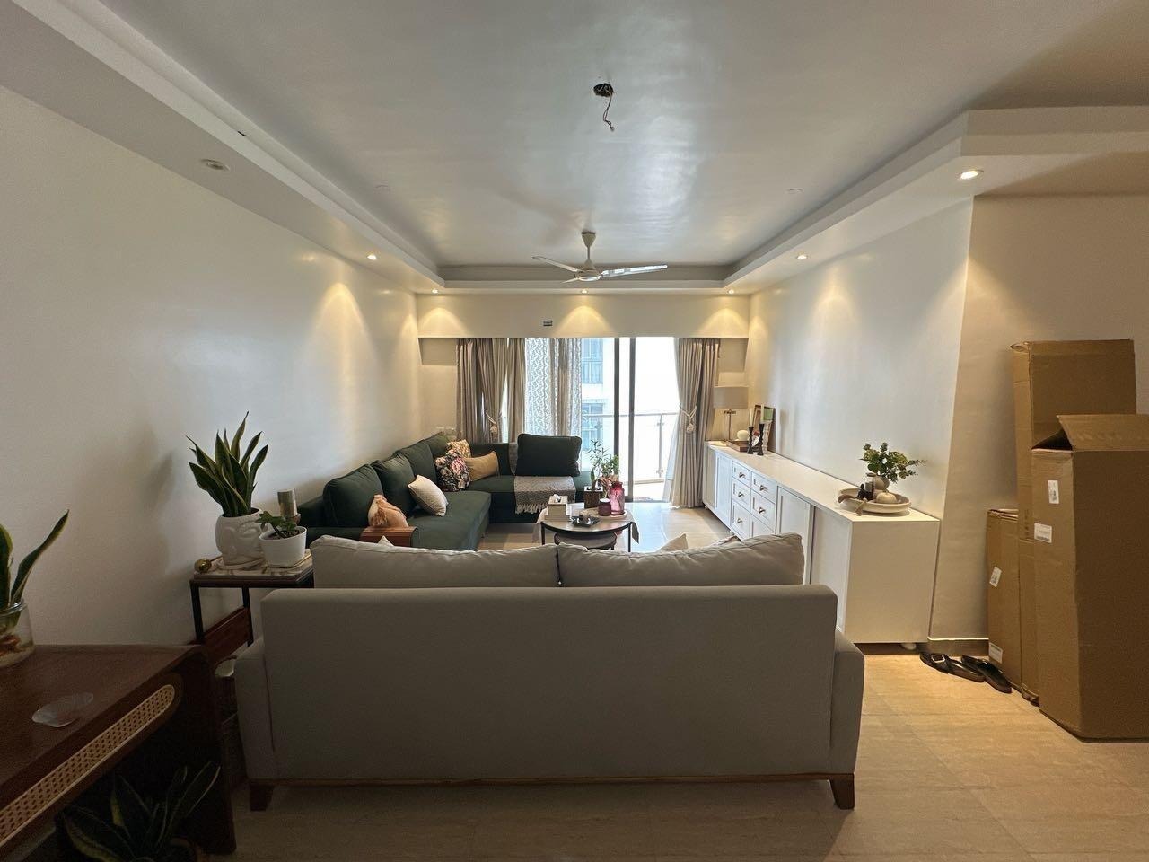 3 BHK + Servant Room Apartment For Rent in Seven Bungalow