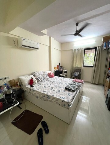 Bedroom in 2 BHK Apartment at Ram Kutir, Matunga East – for Rent