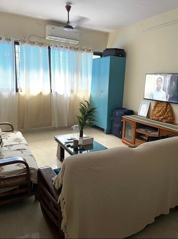 Bedroom in 2 BHK Apartment at Ram Kutir, Matunga East – for Rent