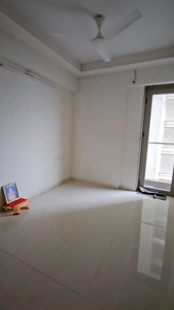 Room in 3 BHK Apartment at Four Bunglows – for Rent