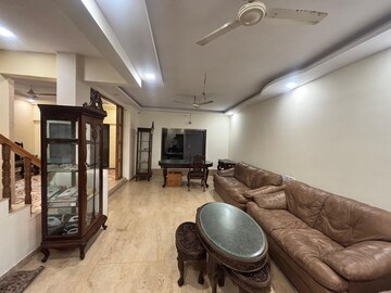 Living Room in 5 BHK Villa at Juhu – for Rent