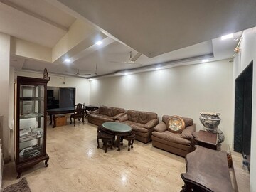 Living Room in 5 BHK Villa at Juhu – for Rent