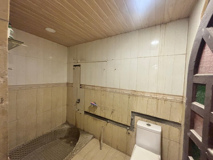 Bathroom, juhu 5 Bedroom 3700 Sq.Ft. Villa In Juhu Mumbai 9024321