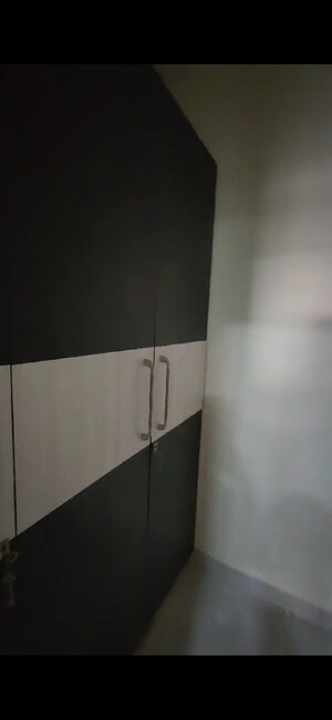 Room in 4 BHK Builder Floor at Sector 21c – for Rent