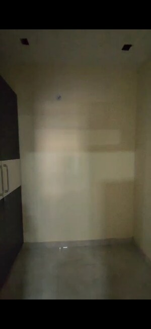 Room in 4 BHK Builder Floor at Sector 21c – for Rent