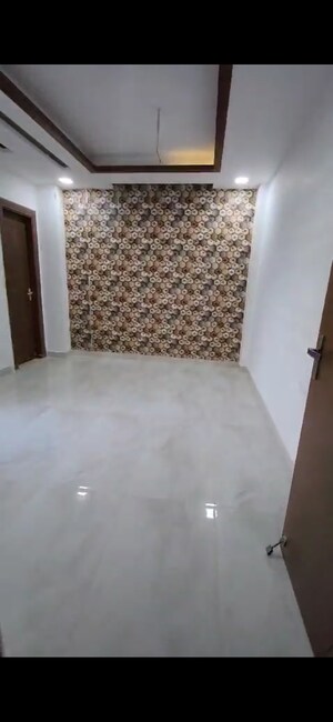 Bedroom in 4 BHK Builder Floor at Sector 21c – for Rent