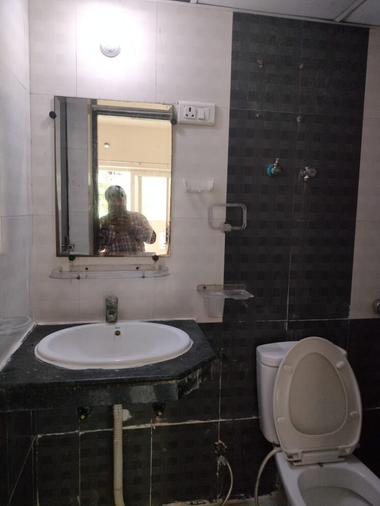 Bathroom, nimbus-the-hyde-park 3 Bedroom 1320 Sq.Ft. Apartment In Sector 78 Noida 9024290