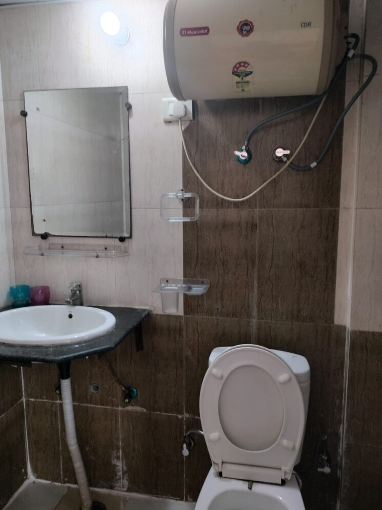 Bathroom, nimbus-the-hyde-park 3 Bedroom 1320 Sq.Ft. Apartment In Sector 78 Noida 9024290