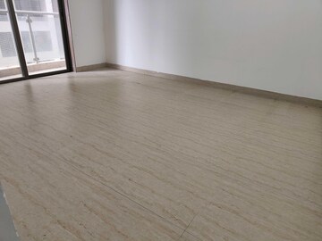 Room in 3 BHK Apartment at Four Bunglows – for Rent