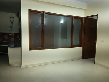 Room in 3 BHK Builder Floor at Housing Board Colony Sector 17, Sector 17a – for Rent