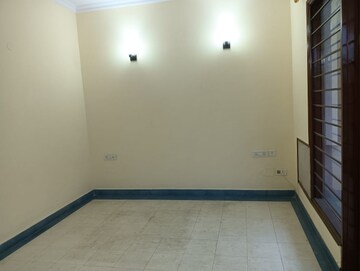 Room in 3 BHK Builder Floor at Housing Board Colony Sector 17, Sector 17a – for Rent