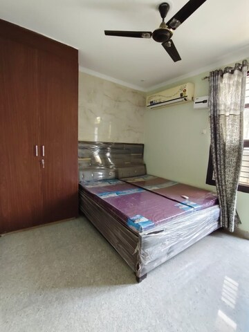 Bedroom in 3 BHK Builder Floor at Greenwood City, Sector 40 – for Rent