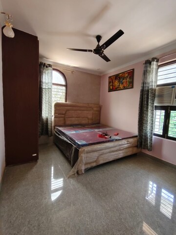 Bedroom in 3 BHK Builder Floor at Greenwood City, Sector 40 – for Rent