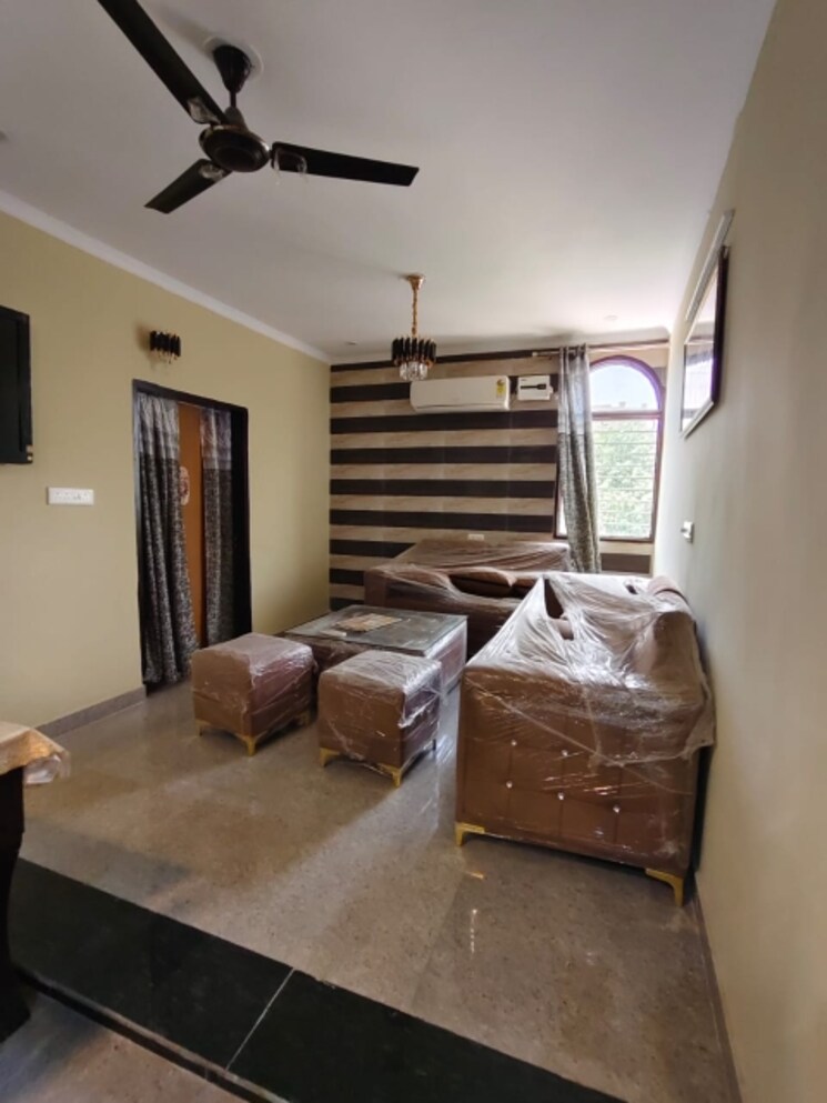 Living Room, greenwood-city 3 Bedroom 1600 Sq.Ft. Builder Floor In Sector 40 Gurgaon 9024325