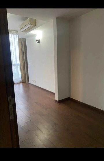 Room in 3 BHK Apartment at M3M Golf Estate, Sector 65 – for Rent
