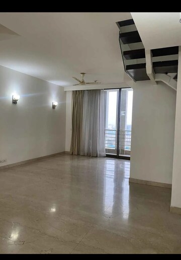 Room in 3 BHK Apartment at M3M Golf Estate, Sector 65 – for Rent