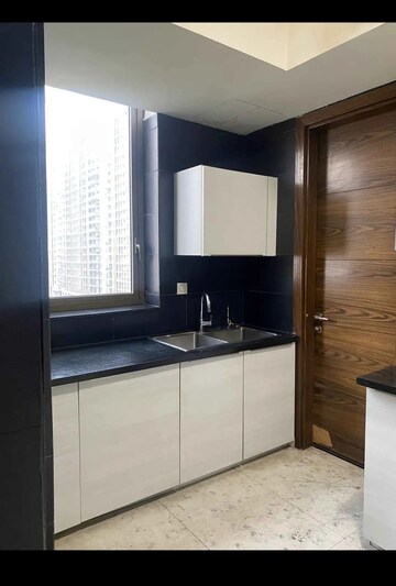 Room in 3 BHK Apartment at M3M Golf Estate, Sector 65 – for Rent
