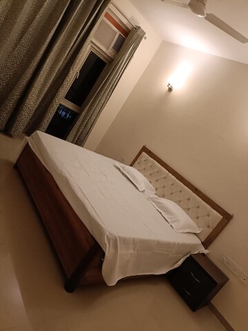 Team Area in 3 BHK Apartment at Omaxe Waterscapes, Gomti Nagar – for Rent