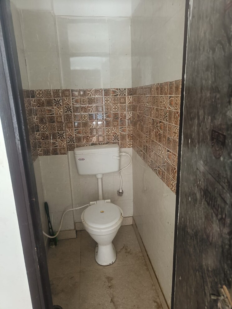Bathroom, lajpat nagar ii Commercial Shop 1200 Sq.Ft. In Lajpat Nagar ii Delhi 9024423
