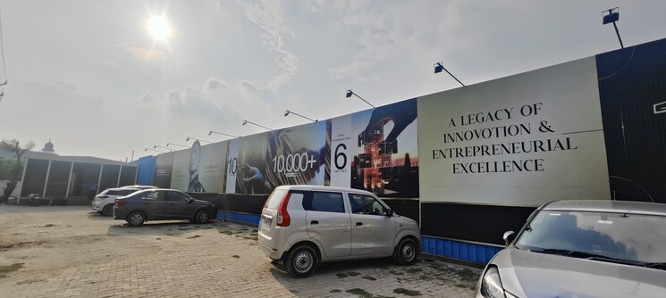  Parking, galaxy-blue-sapphire-plaza Commercial Shop 270 Sq.Ft. In Sector 4 Greater Noida Greater Noida 9024454