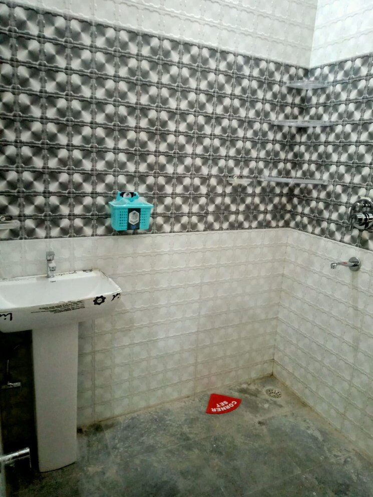 Bathroom, new industrial township 3 Bedroom 2228 Sq.Ft. Builder Floor In New Industrial Township Faridabad 9024474