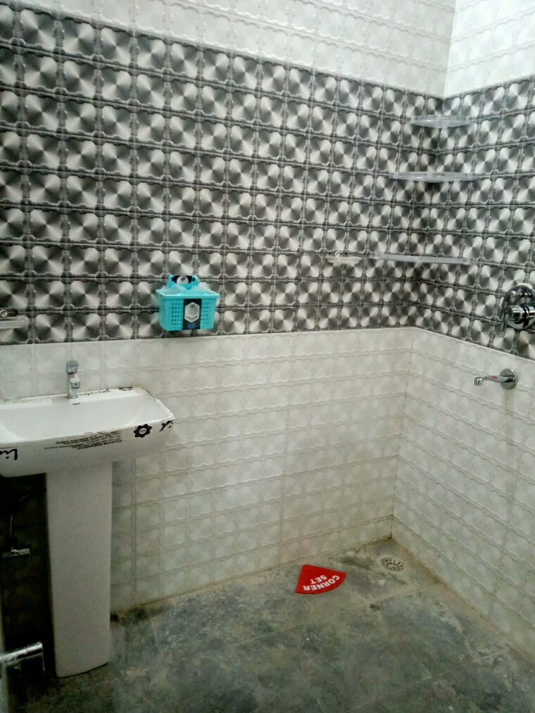 Bathroom, new industrial township 3 Bedroom 2228 Sq.Ft. Builder Floor In New Industrial Township Faridabad 9024474