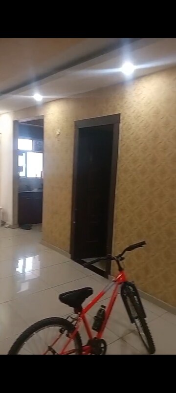 Room in 3 BHK Apartment at Landcraft Golf Links, Pandav Nagar – for Rent