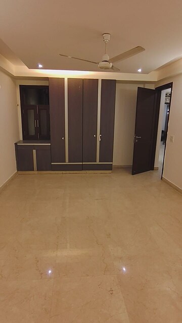 Room in 4 BHK Builder Floor at Saket – for Rent