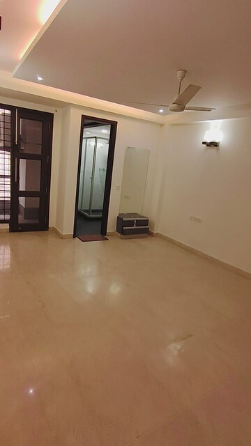 Room in 4 BHK Builder Floor at Saket – for Rent