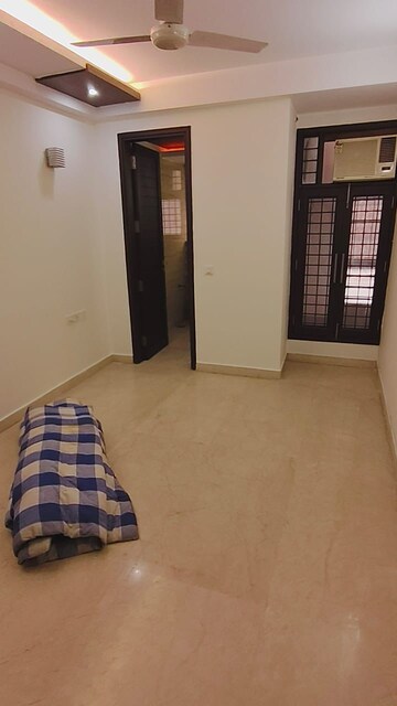 Room in 4 BHK Builder Floor at Saket – for Rent