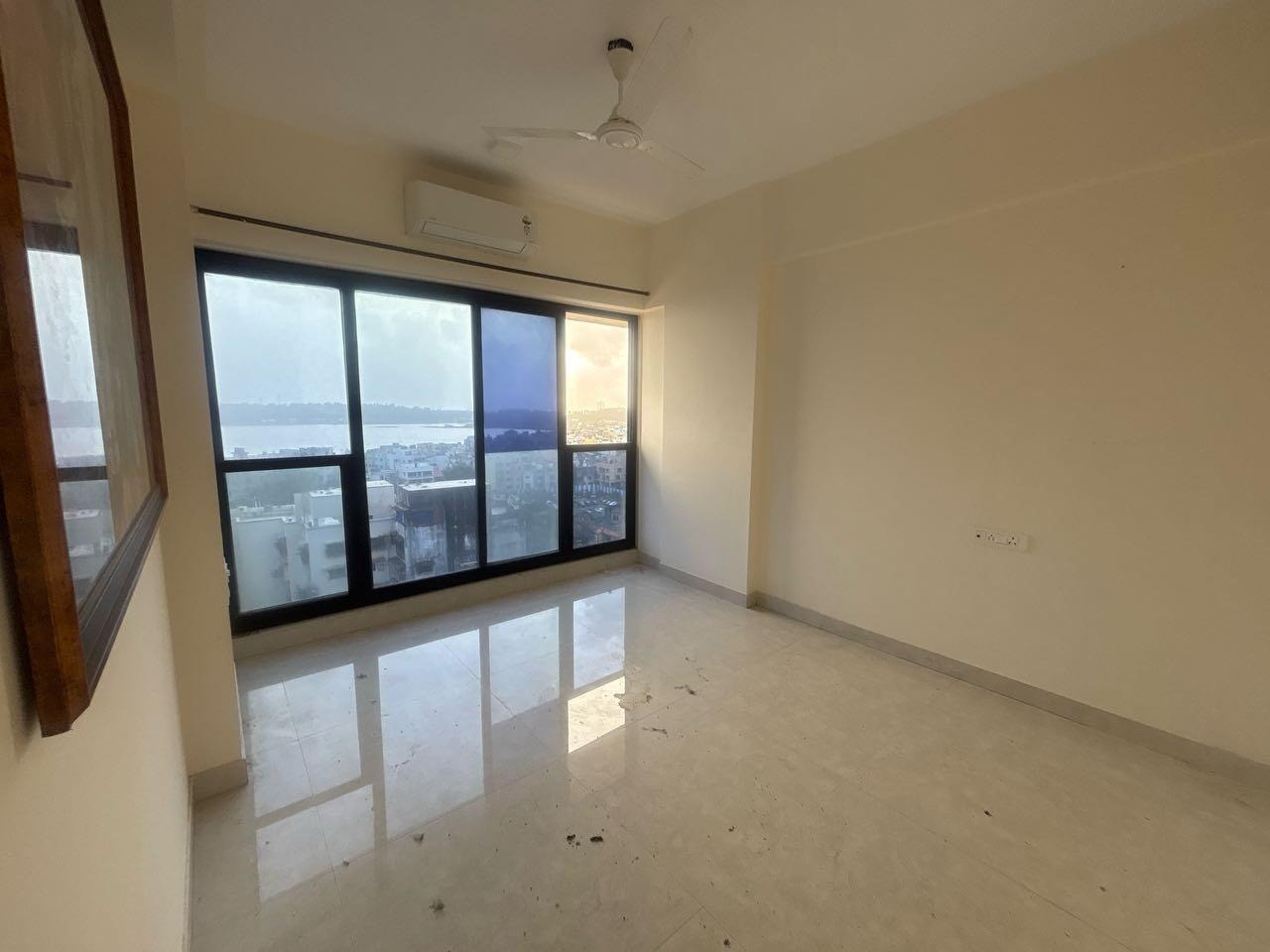 2 BHK + Servant Room Apartment For Rent in Kanakia Hollywood