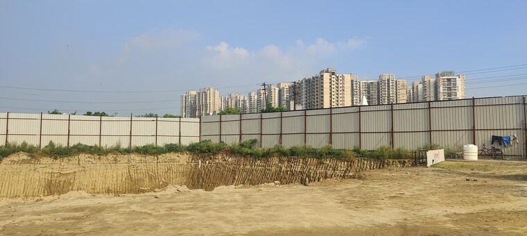 undefined, trg-the-mall Commercial Shop 300 Sq.Ft. In Nai Basti Dundahera Ghaziabad 9024589