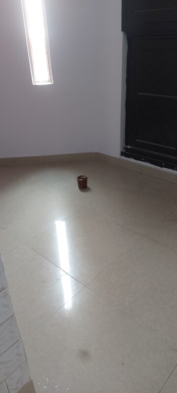 Room in 2.5 BHK Apartment at Ip Extension – for Rent
