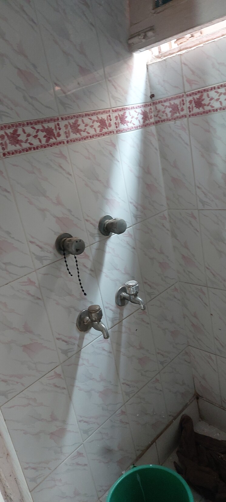 Bathroom, ip extension 2.5 Bedroom 1100 Sq.Ft. Apartment In Ip Extension Delhi 9024592