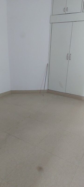 Room in 2.5 BHK Apartment at Ip Extension – for Rent