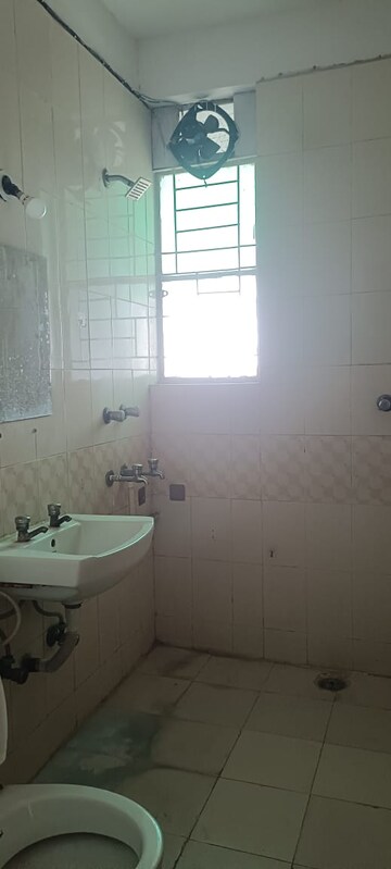 Bathroom in 3 BHK Apartment at Sector 11 Dwarka – for Rent