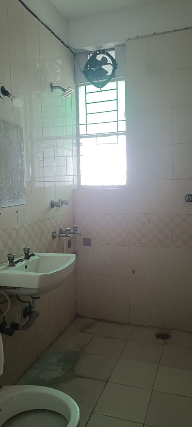 Bathroom, sector 11 dwarka 3 Bedroom 1400 Sq.Ft. Apartment In Sector 11 Dwarka Delhi 9024579