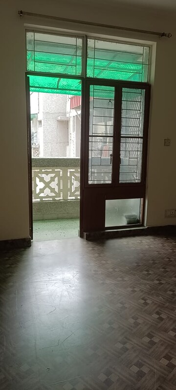 Room in 3 BHK Apartment at Sector 11 Dwarka – for Rent