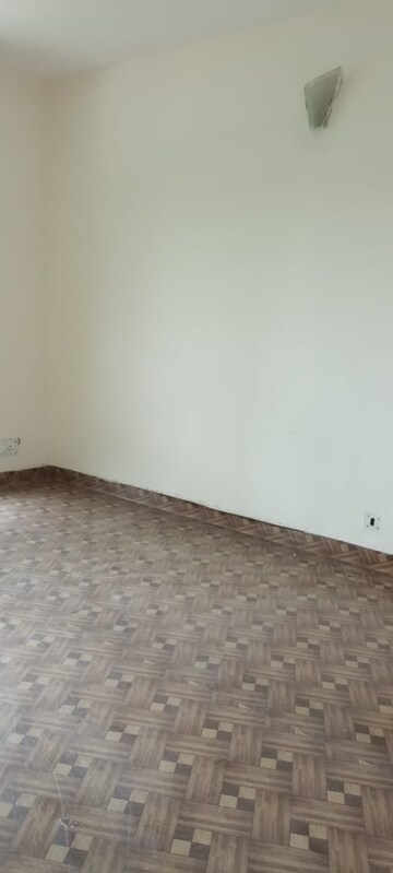 Room in 3 BHK Apartment at Sector 11 Dwarka – for Rent